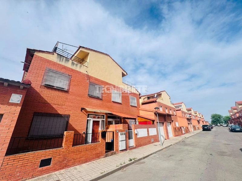 Foto e99c386b-18fc-4dbd-ab3f-17d207ff1e70. Casa aparellada a Magán