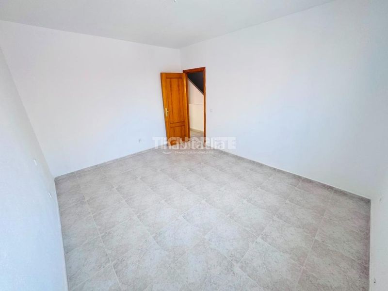 Foto efbc1925-651c-432c-b0b3-093af327e552. Casa aparellada a Magán