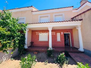 Casa bifamiliare in Albarreal de Tajo. Casa en venta en albarreal de tajo