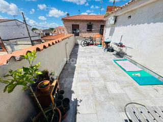 Maison jumelée à Villamiel. Casa en venta en villamiel