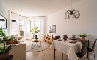 Flat  Passeig de pau casals 105. Piso de 2 dormitorios con terraza y vistas al mar, frente a play
