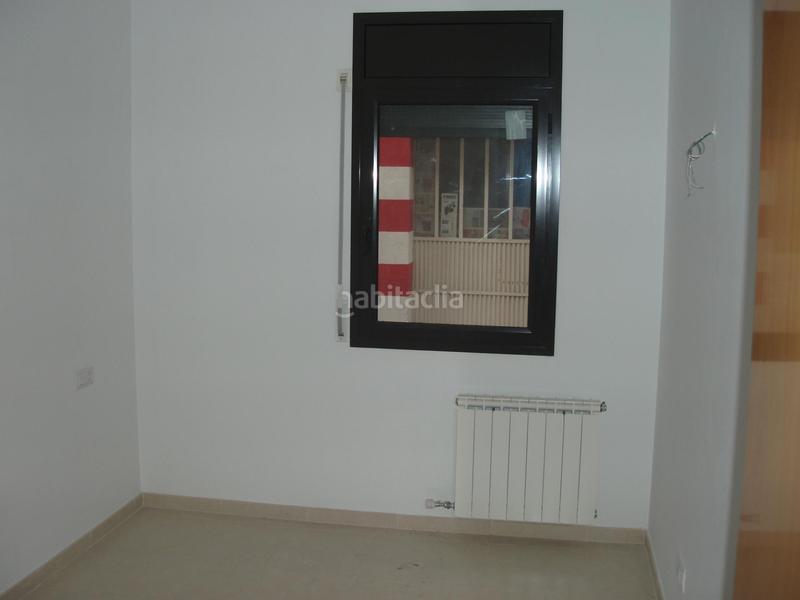 Foto ef90dc24-3291-48a4-b15f-c0ac2b9fea66. Piso  alquilado con parking en Creu de la Mà Figueres