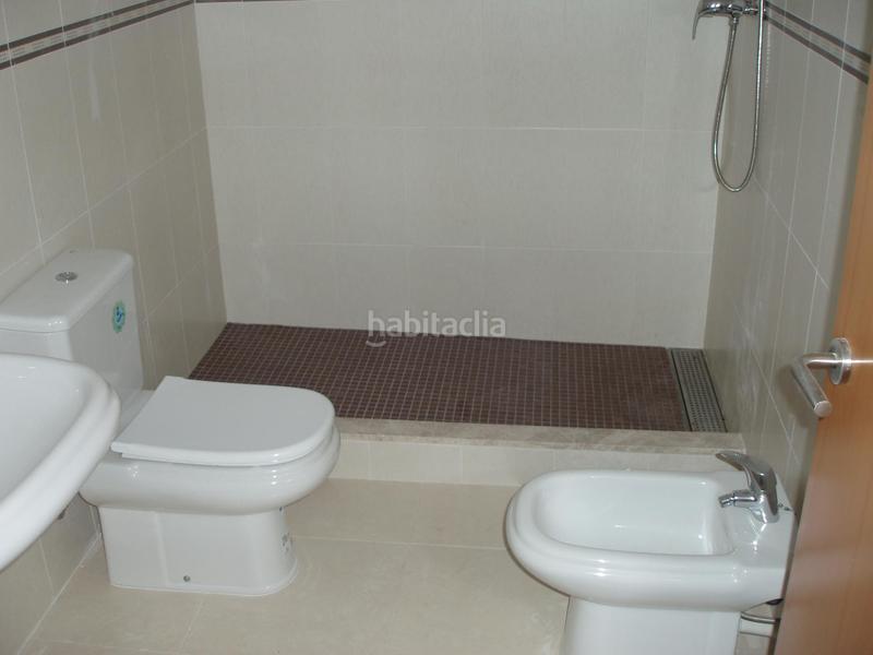 Foto f05245f2-f65a-4f33-97fc-fbf5068318d4. Piso  alquilado con parking en Creu de la Mà Figueres