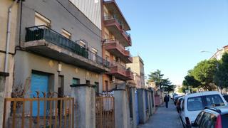 Edifici a D'avinyonet 73. Edificio con tres viviendas alquiladas