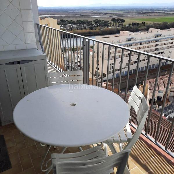 Foto ee7f8aa2-93ea-49fd-8466-adf51876a241. Apartamento en muga-delta 9 apartamento renovado en 1a línea en Empuriabrava