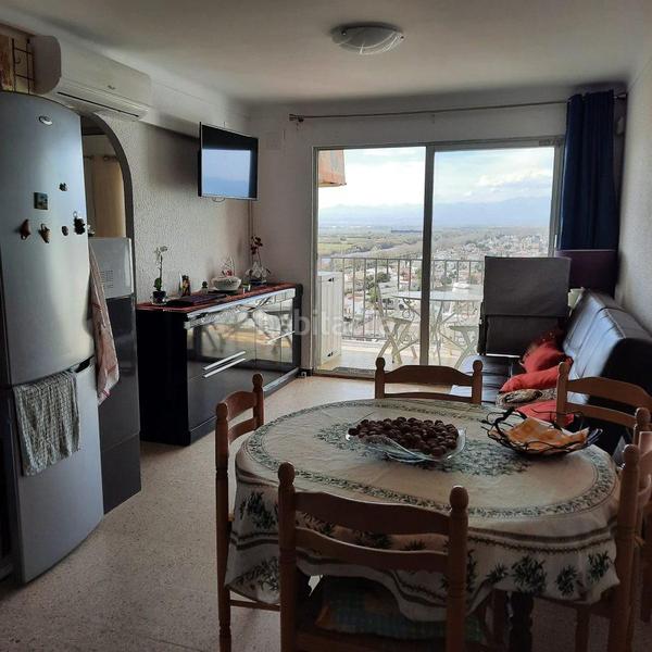 Foto f0ef8a7f-3ced-4375-9bd3-12d654b519de. Apartamento en muga-delta 9 apartamento renovado en 1a línea en Empuriabrava