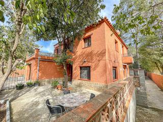 Casa a Abad dòmnul 5. Casa con dos viviendas en albanyà