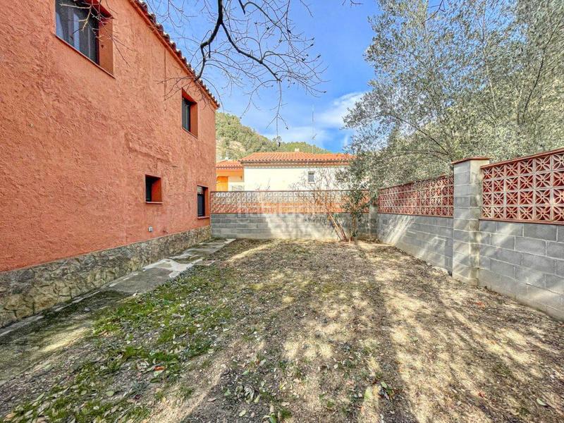 Foto ab726af9-69d0-414f-8a2c-093d817b8290. Casa en abad dòmnul 5 casa con dos viviendas en Albanyà