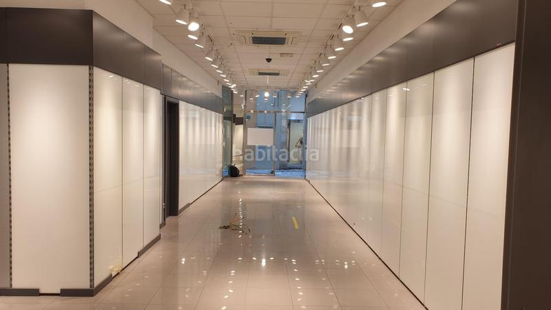 Foto 0d2e7367-3d3b-487d-8755-df63ffada966. Alquiler local comercial en joan maragall 15 local en el centro comercial de la ciudad en Figueres