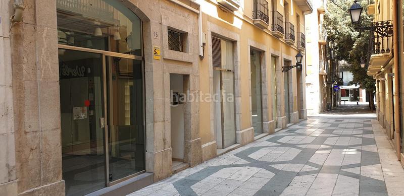 Foto df0da1d8-75e3-42db-aa94-eae0fb5f3976. Alquiler local comercial en joan maragall 15 local en el centro comercial de la ciudad en Figueres