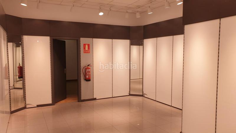 Foto bfda99a4-c664-4fc1-823c-2571ad589547. Lloguer local comercial a joan maragall 15 a Centre Figueres