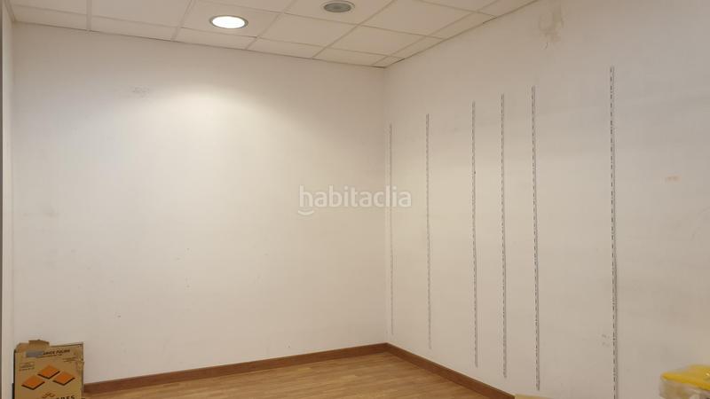 Foto d752e521-d9bd-402d-b4cc-c56b8113ef8c. Lloguer local comercial a joan maragall 15 a Centre Figueres