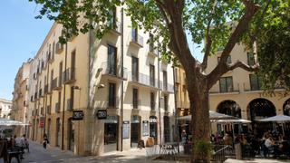 Edifici a Centre. Edificio en centro de figueres cerca museo dalí