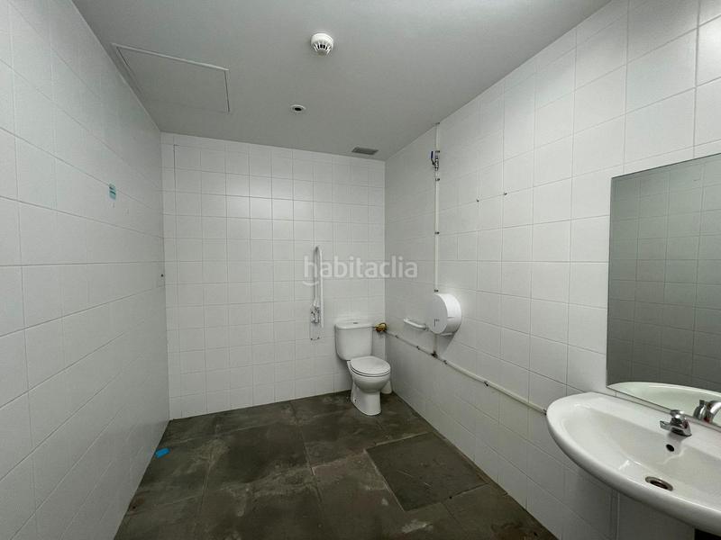 Foto 12cde9a0-a4a1-439b-b043-d6260c0a72fb. Lloguer local comercial a joan maragall 18 a Centre Figueres