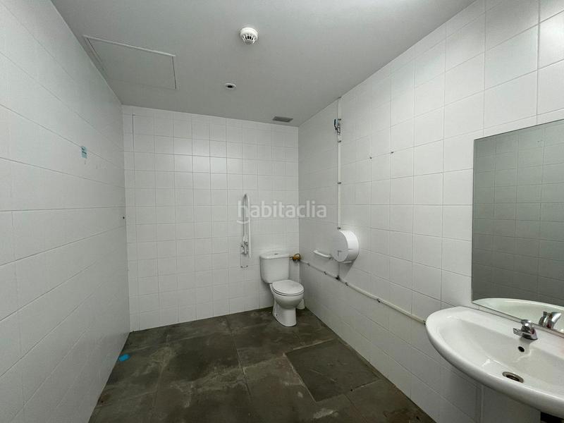 Foto a6a50411-3295-4da4-8b0f-dc71bfa349d9. Lloguer local comercial a joan maragall 18 a Centre Figueres