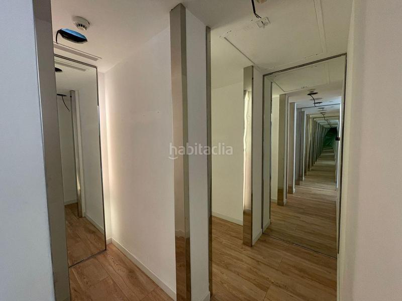 Foto d8bbbe14-80c3-472d-8bc2-25be0863f094. Lloguer local comercial a joan maragall 18 a Centre Figueres