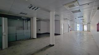 Miete Geschäftsraum in Doctor ferran 9. Local comercial en centro ciudad, idóneo para oficinas, despacho