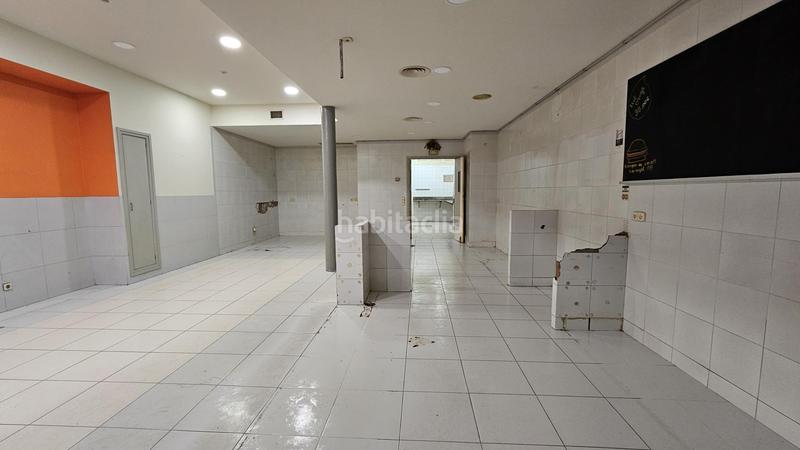 Foto 20f4c9ab-9818-4462-90fa-ba5dd458711c. Alquiler local comercial en dels tints 3 local comercial en centro comercial de la ciudad en Figueres