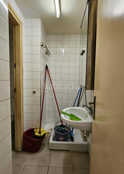 Foto fb0f90e6-68e8-4925-930e-f23d42bdf241. Alquiler local comercial en dels tints 3 local comercial en centro comercial de la ciudad en Figueres