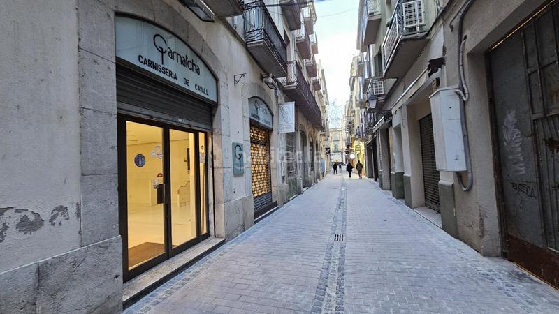 Foto a34bc446-e574-4851-a033-32763e4582c1. Lloguer local comercial a dels tints 3 a Centre Figueres