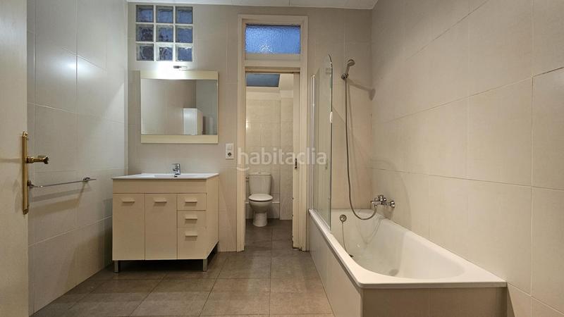 Foto d5bb4157-9811-47cc-8d30-d5b96c1f31ac. Casa adossada amb calefacció a Centre Figueres