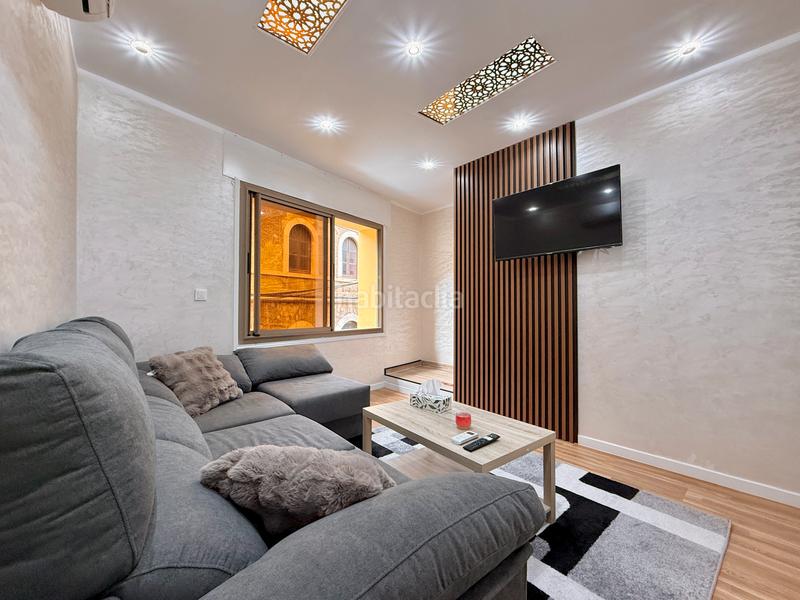 Foto a94d6b96-bf5d-40e3-b02e-265520d20815. Semi detached house with heating in Centre Figueres