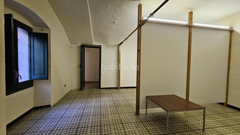Foto 5275c43f-cd5a-4f7a-b030-c6fcafe1a7a9. Lloguer local comercial a Centre Figueres