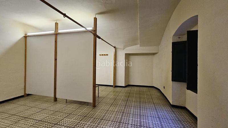 Foto c14768c6-e941-4bc9-b1e4-1a395cf24d19. Location local commercial dans Centre Figueres