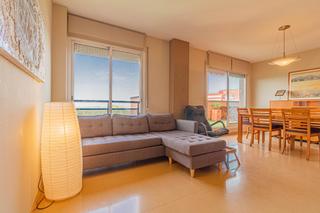 Pis a Elx 8. Piso con terraza, luz y vistas en figueres
