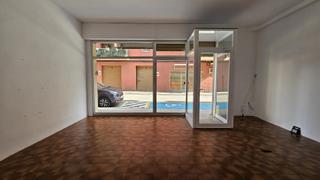 Rent Business premise in Eduard rodeja 4. En barrio tranquilo