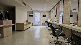 Miete Geschäftsraum in Nou 4. Local peluquería en pleno centro comercial de la ciudad