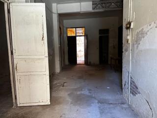 Rent Ground floor in El Cabanyal-El Canyamelar. Planta baja con gran potencial cerca del mar, tranvía y universi