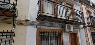 Maison jumelée à Ibros. Se vende imnueble alquilado