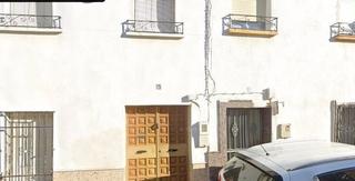 Casa adossada a Arjonilla. Se vende imnueble alquilado