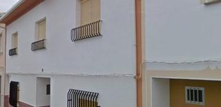 Semi detached house in Pedro Muñoz. Se vende imnueble alquilado