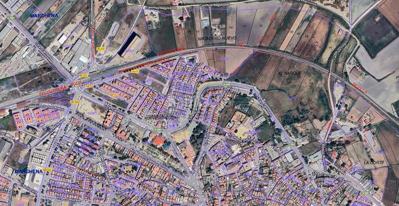 Foto f6a87598-fde7-443d-9dff-04b4ade475eb. Casa adossada a Marchena