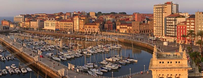 Foto 4611d905-ad66-4678-9b6f-b8443e8eaee5. Piso en Centro Gijón