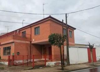 Casa adossada  Calle príncipe felipe. Oportunidad inversores! activo en venta con rentabilidad garanti