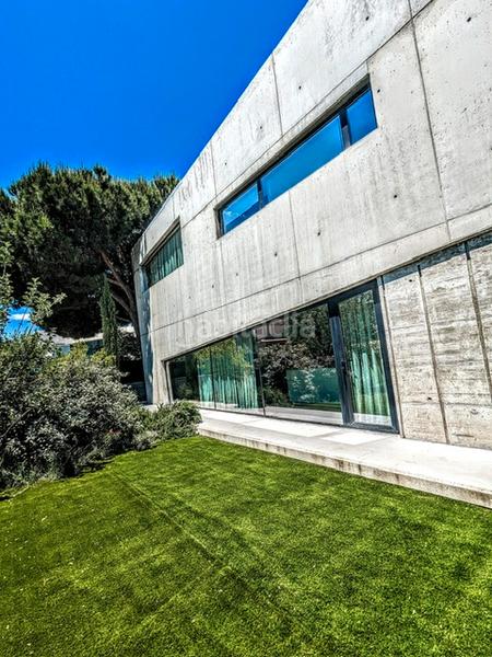 Foto a60d6a86-ce2a-423d-884e-0aae69a31f79. Casa con camino riscaldamento parcheggio piscina in Pozuelo de Alarcón