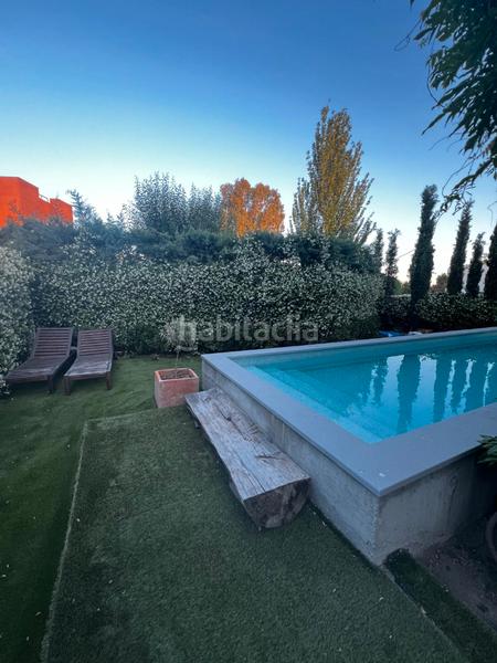 Foto fec322ba-0d61-4044-a9b1-753c5b2bad08. Casa con camino riscaldamento parcheggio piscina in Pozuelo de Alarcón