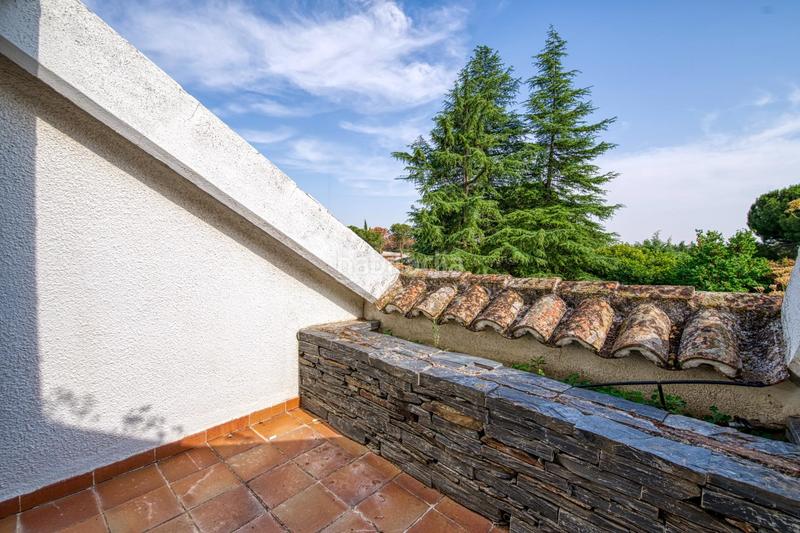 Foto d6a5b0ba-d6c0-429f-810d-4c6654600576. Chalet con riscaldamento parcheggio piscina in Las Lomas Boadilla del Monte