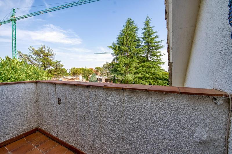 Foto da630045-757c-42d4-b45f-263b6b86aa23. Chalet con riscaldamento parcheggio piscina in Las Lomas Boadilla del Monte