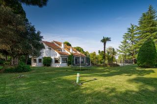 Chalet  Calle del valle de tobalina. Chalet independiente en esquina con 2.567 m2 de parcela, piscina