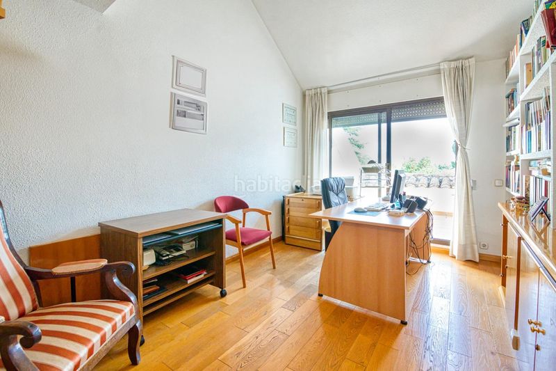 Foto 0a4f270d-2a00-49b9-a894-f2a92bcbcf2a. Chalet  independiente en esquina en Las Lomas con vistas despejadas, gran parcela y máximo potencial en Boadilla del Monte