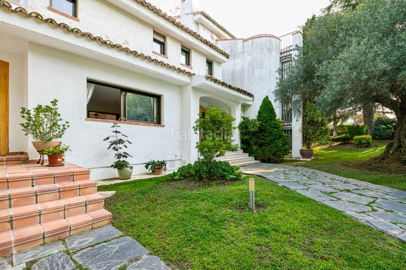 Foto 2195e5a1-196e-409f-bb2d-b2724825fbda. Chalet  independiente en esquina en Las Lomas con vistas despejadas, gran parcela y máximo potencial en Boadilla del Monte