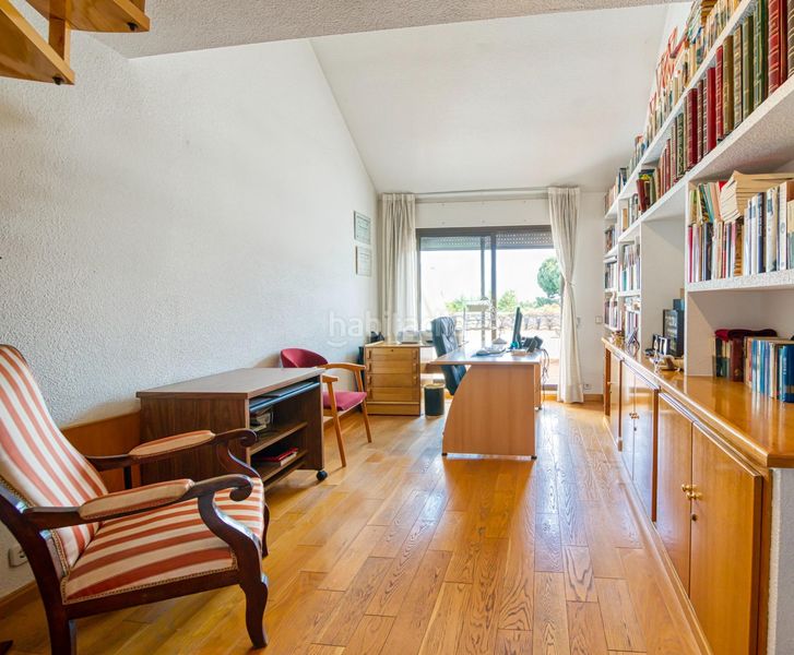 Foto 338df130-cdc0-4ab2-870f-835203c3f25b. Chalet  independiente en esquina en Las Lomas con vistas despejadas, gran parcela y máximo potencial en Boadilla del Monte