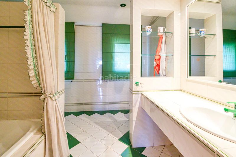 Foto 4dc5d234-a83b-4b22-8ca5-277f1b338bf0. Chalet  independiente en esquina en Las Lomas con vistas despejadas, gran parcela y máximo potencial en Boadilla del Monte