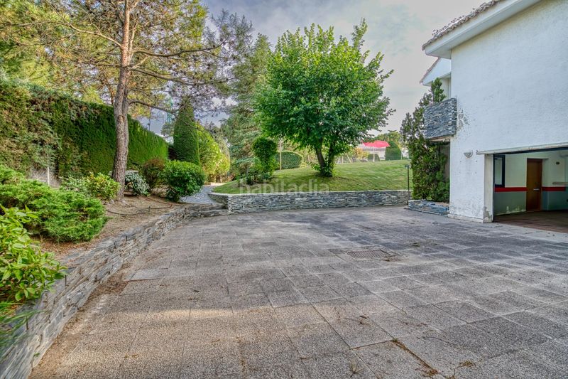 Foto 6868e0dc-43e0-4bb7-852e-f186a9038817. Chalet  independiente en esquina en Las Lomas con vistas despejadas, gran parcela y máximo potencial en Boadilla del Monte