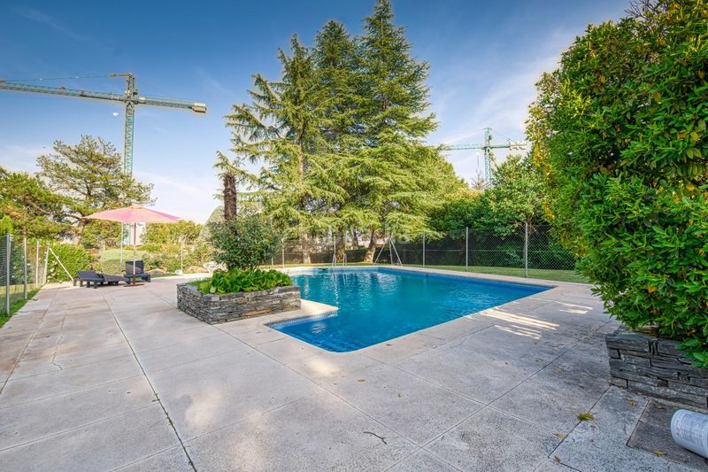 Foto 6a01669c-2888-45c9-a34e-edc299089388. Chalet  independiente en esquina en Las Lomas con vistas despejadas, gran parcela y máximo potencial en Boadilla del Monte