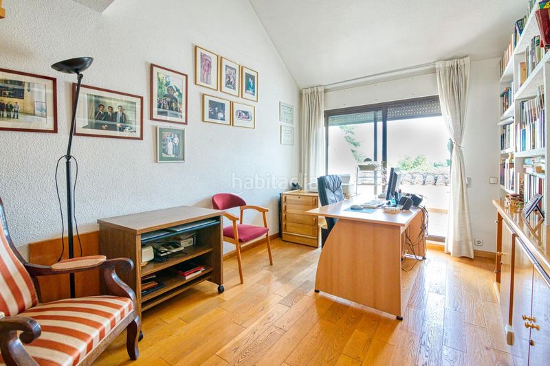 Foto b5c27226-67b9-4dfa-905b-cf1ee1e7c460. Chalet  independiente en esquina en Las Lomas con vistas despejadas, gran parcela y máximo potencial en Boadilla del Monte